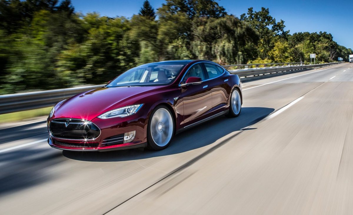 Tesla+Motors+First+Mass+Produced+Car.+2012+Tesla+Model+S+shown+driving+down+the+highway.
